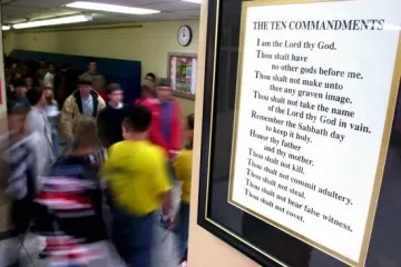Deset zapovijedi ulazi u učionice u Teksasu, plju&scaron;te reakcije: 'Ovo je gaženje prava!'