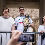 UFC prvak zapalio Split: Aspinall nosio dres Hajduka pa odu&scaron;evio svojom pojavom na Peristilu