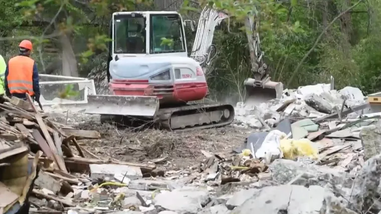 Bageri ru&scaron;e bespravne vikendice uz Varaždinsko jezero, vlasnici očajni: 'Živci su nam na nuli'