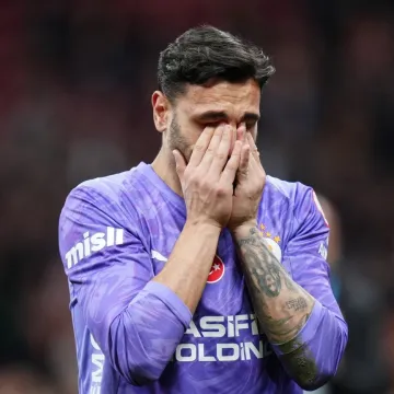 Navijači ga izviždali, on zavr&scaron;io u suzama: Potez igrača Galatasaraya odu&scaron;evio sve