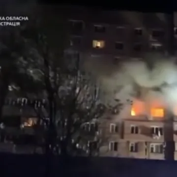 Rusi napali ukrajinski grad: Dvoje mrtvih, niz požara na stambenoj zgradi