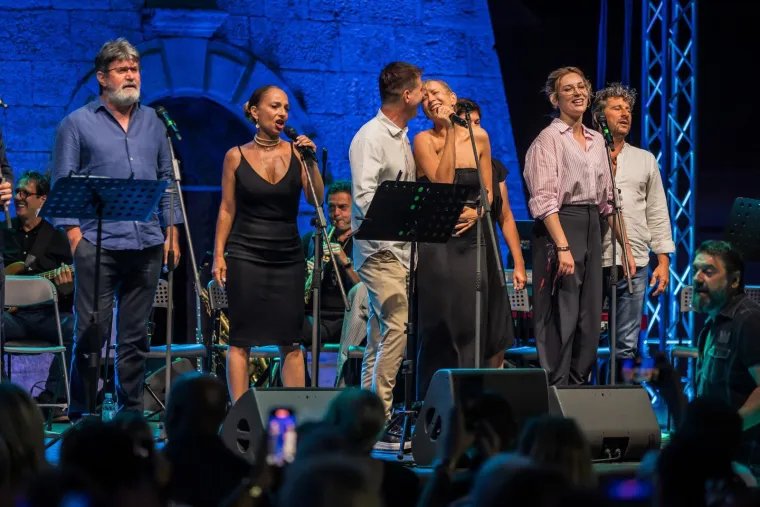 Tko je zgodni mladić uz Sandru Lončarić? Glumica se pohvalila svojom najvažnijom pratnjom