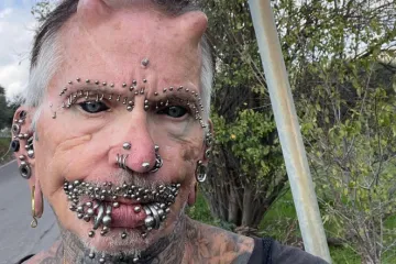 Crne oči, rogovi i stotine piercinga na tijelu: Zbog njegovog izgleda ljudi ga nazivaju vragom