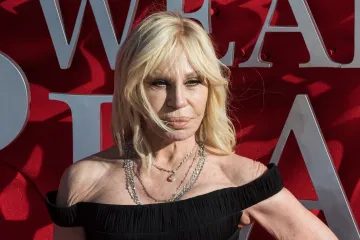 Opet pretjerala s botoksom? Donatella Versace iznenadila javnost 'novim' izgledom