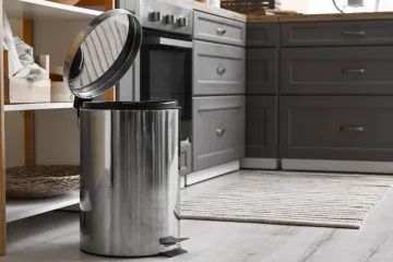 Rije&scaron;ite se jedne stvari iz kante za smeće i recite zbogom muhama