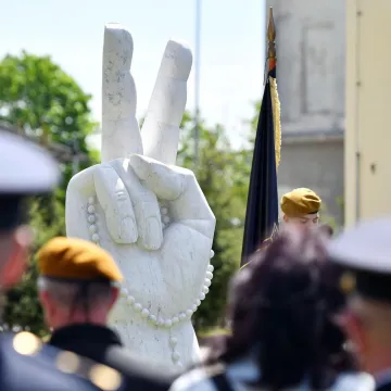 Iz zemlje 'izronila' ruka s krunicom: Pogledajte spomenik o kojem priča cijela Hrvatska
