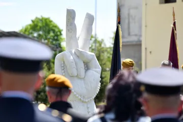 Iz zemlje 'izronila' ruka s krunicom: Pogledajte spomenik o kojem priča cijela Hrvatska