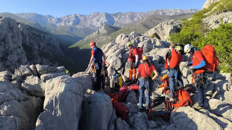 Spa&scaron;avanje na Paklenici: Te&scaron;ko ozlijeđeni penjač zaglavio na stijeni, dignut i helikopter!