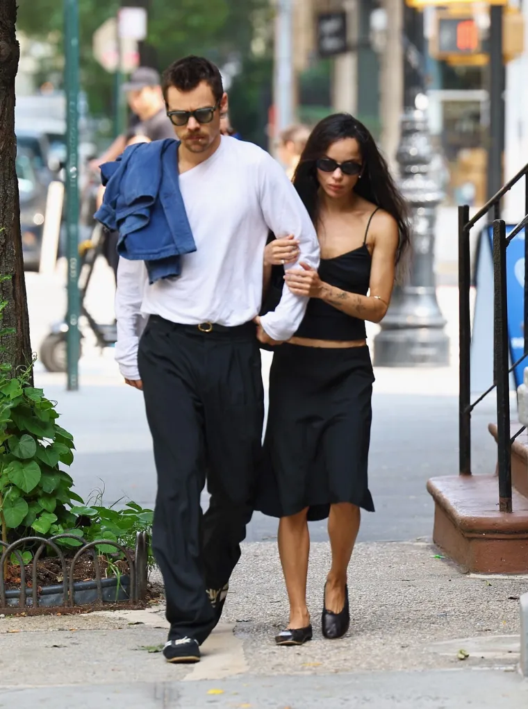 Zvone svadbena zvona? Zo&euml; Kravitz i Harry Styles zaručeni: 'On je potpuno opčinjen'