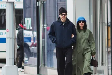 Zvone svadbena zvona? Zo&euml; Kravitz i Harry Styles zaručeni: 'On je potpuno opčinjen'