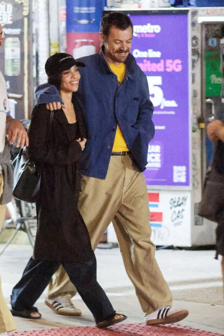 Zvone svadbena zvona? Zo&euml; Kravitz i Harry Styles zaručeni: 'On je potpuno opčinjen'