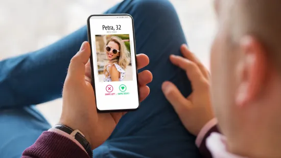 Sve za porast nataliteta: Građani će primati naknadu za kori&scaron;tenje Tindera i sličnih aplikacija