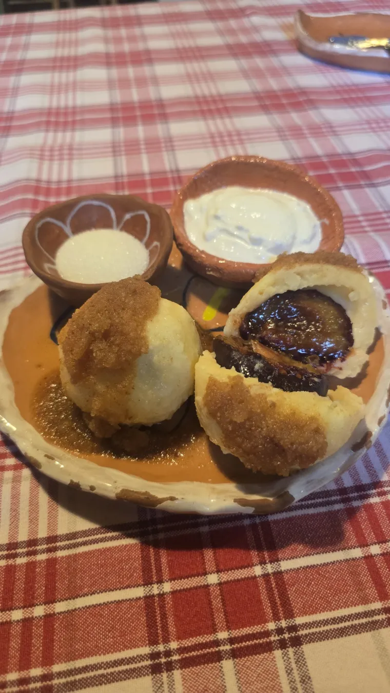 Tajna savr&scaron;ene kotlovine i knedli sa &scaron;ljivama! Recepti dovoljni za nahraniti pleme i mirisi davnine