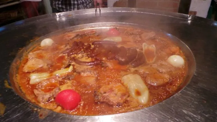 Tajna savr&scaron;ene kotlovine i knedli sa &scaron;ljivama! Recepti dovoljni za nahraniti pleme i mirisi davnine