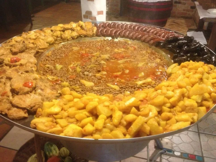 Tajna savr&scaron;ene kotlovine i knedli sa &scaron;ljivama! Recepti dovoljni za nahraniti pleme i mirisi davnine