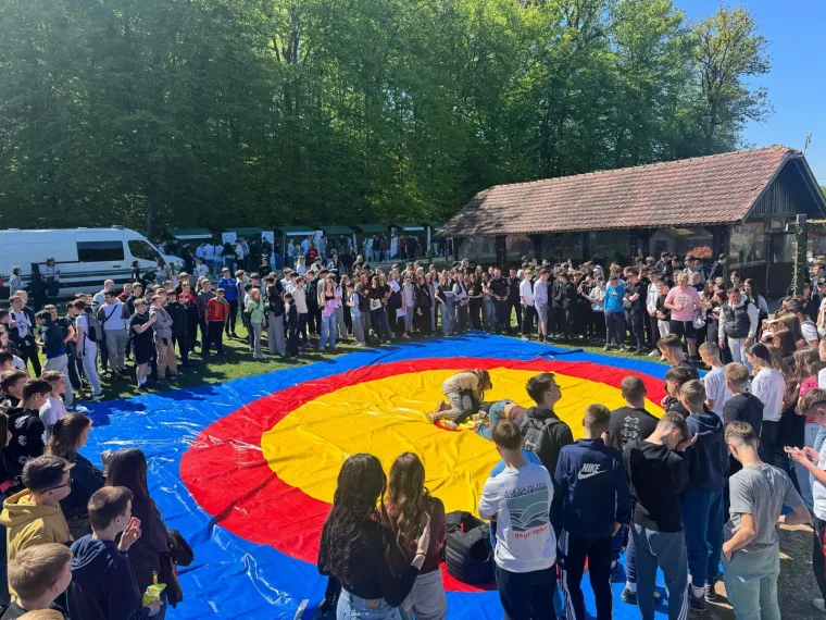 Dan profesionalnog usmjeravanja u Velikom Grđevcu okupio 950 djece: Evo &scaron;to su sve mogli naučiti