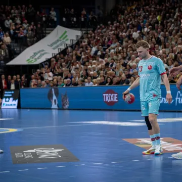 Rukometni div u&scaron;ao u duel koji je &scaron;okirao dvoranu: Udarac u glavu i crveni karton prelomili derbi