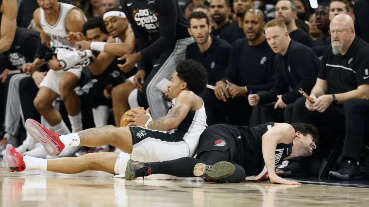 Najbolji igrač Portlanda ostao bez zuba nakon brutalnog sudara, gledatelji ostali u &scaron;oku