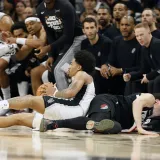 Najbolji igrač Portlanda ostao bez zuba nakon brutalnog sudara, gledatelji ostali u &scaron;oku