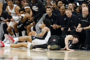 Najbolji igrač Portlanda ostao bez zuba nakon brutalnog sudara, gledatelji ostali u &scaron;oku