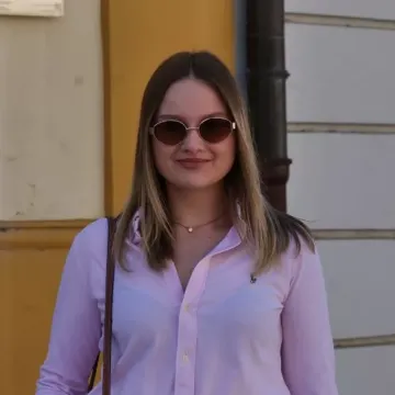 Plavu&scaron;a koja je osvojila &scaron;picu stilom i osmijehom: Ova mlada dama nije pro&scaron;la nezamijećeno