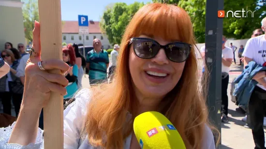 Na prosvjed protiv megafarme pilića stigla je i Eva Vi&scaron;njić: 'Ne dajte svoju zemlju!'