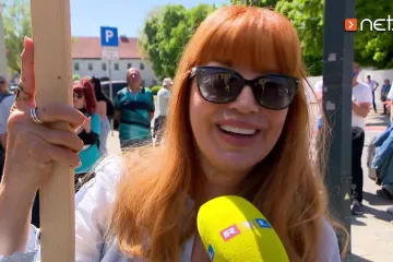 Na prosvjed protiv megafarme pilića stigla je i Eva Vi&scaron;njić: 'Ne dajte svoju zemlju!'