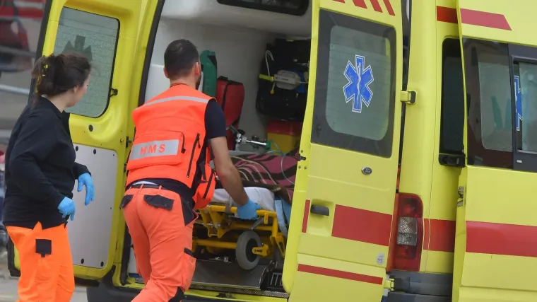 Teretni automobil izletio s ceste kod Pakraca, troje ozlijeđenih prevezeno u bolnicu!