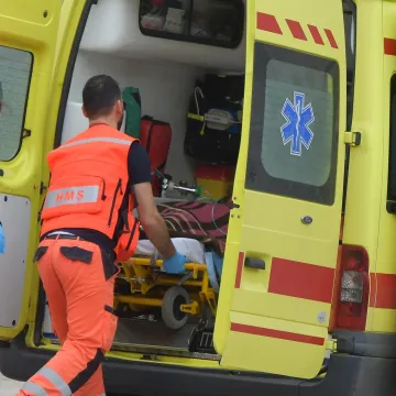 Teretni automobil izletio s ceste kod Pakraca, troje ozlijeđenih prevezeno u bolnicu!