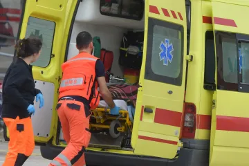 Teretni automobil izletio s ceste kod Pakraca, troje ozlijeđenih prevezeno u bolnicu!