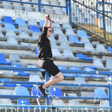 Sam u gostujućem sektoru: Navijač Vukovara postao hit utakmice