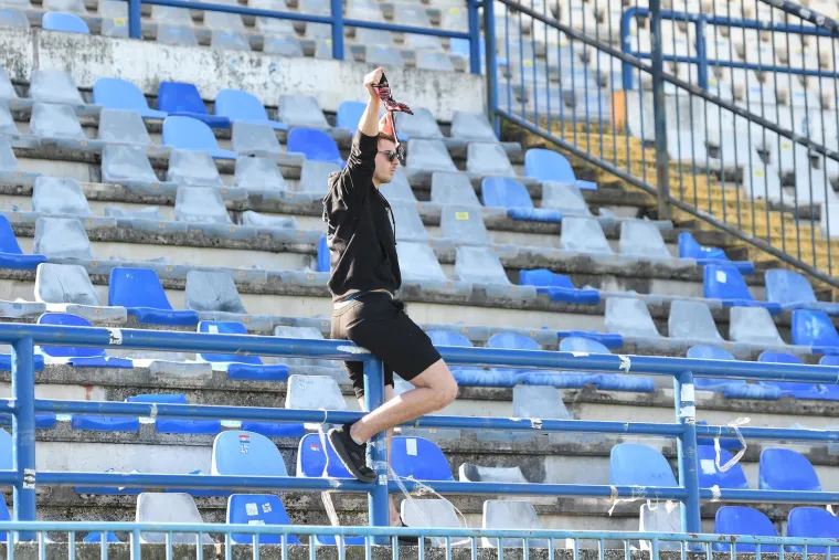 Sam u gostujućem sektoru: Navijač Vukovara postao hit utakmice