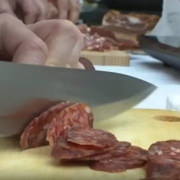 U Andrija&scaron;evcima tkrivena tajna savr&scaron;ene slavonske kobasice!