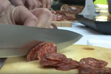 U Andrija&scaron;evcima otkrivena tajna savr&scaron;ene slavonske kobasice!