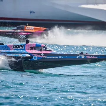 Will Smith slavio na jezeru Como: Njegov tim Westbrook Racing do prve pobjede u E1 prvenstvu