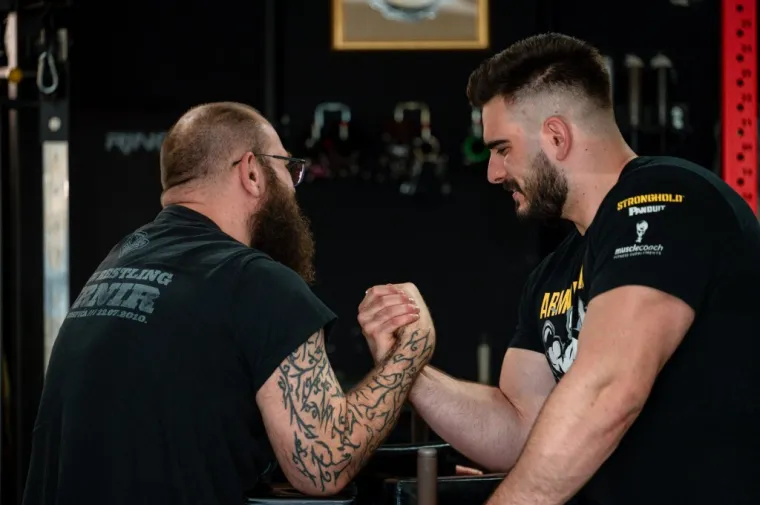 Priča o ličkoj obitelji Ma&scaron;ić koja je stvorila svjetskog prvaka u obaranju ruke!