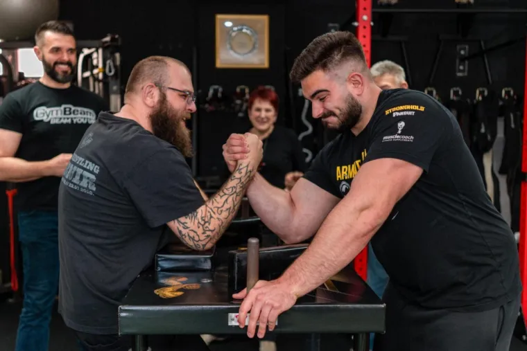 Priča o ličkoj obitelji Ma&scaron;ić koja je stvorila svjetskog prvaka u obaranju ruke!