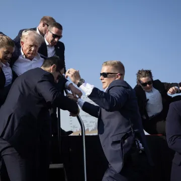 Spa&scaron;avala je Trumpa kad je pogođen u uho, a sad je snimljena u Hiltonu! S ovom agenticom nema &scaron;ale...