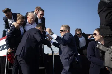 Spa&scaron;avala je Trumpa kad je pogođen u uho, a sad je snimljena u Hiltonu! S ovom agenticom nema &scaron;ale...