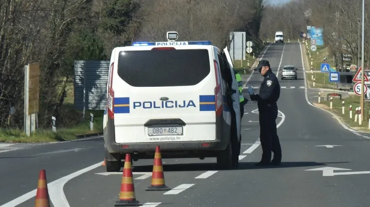 Crna nedjelja na cestama! Motociklist poginuo kod Pazina, državna cesta zatvorena za promet