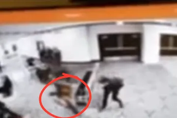 Kaos prije pucnjave: Snimljen trenutak kad je napadač protrčao pored osiguranja