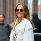 Ima 56 godina i izgleda nestvarno: Jennifer Lopez pokazala trbu&scaron;njake i raspametila fanove