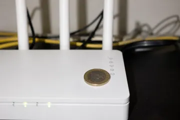 Znate li za&scaron;to neki drže kovanice na Wi-Fi routerima? Eto poja&scaron;njenja ima li to ikakvog smisla