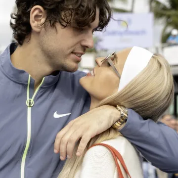 Prekinuli 'najpoznatija žena mu&scaron;kog tenisa' i slavni Amerikanac! Ona objavila kako plače u krevetu