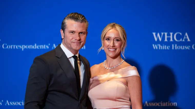 Supruga američkog ministra na druženje s Trumpom stigla u haljini s Temua!