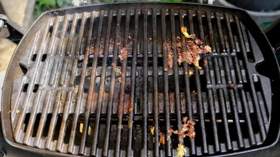 Jeftino i učinkovito: Ro&scaron;tilj će biti čist i neće zagorjeti ako koristite ovu namirnicu