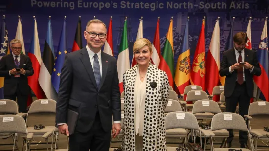 Modna kraljica Kolinda: U crno-bijelom izdanju s točkicama očarala elitu na samitu u Dubrovniku