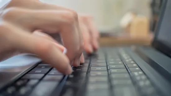 Treba li i Hrvatska ovim putem? Grci su na korak od toga da ukinu anonimnost na dru&scaron;tvenim mrežama