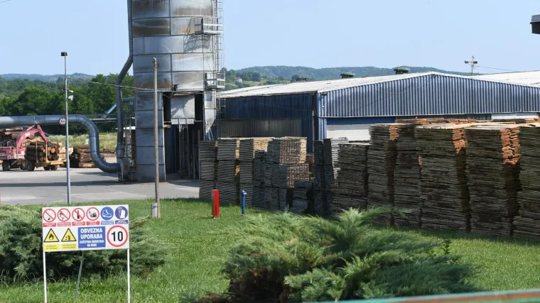 Pokrenuta istraga zbog eksplozije u pogonu Drvne industrije Čazma u kojoj su poginule tri osobe