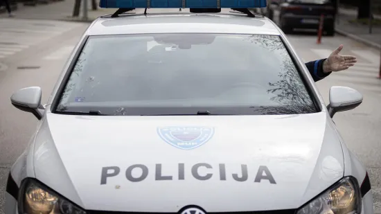 Majka osumnjičena da je bacila svoju trudnu kćer s balkona ide u pritvor